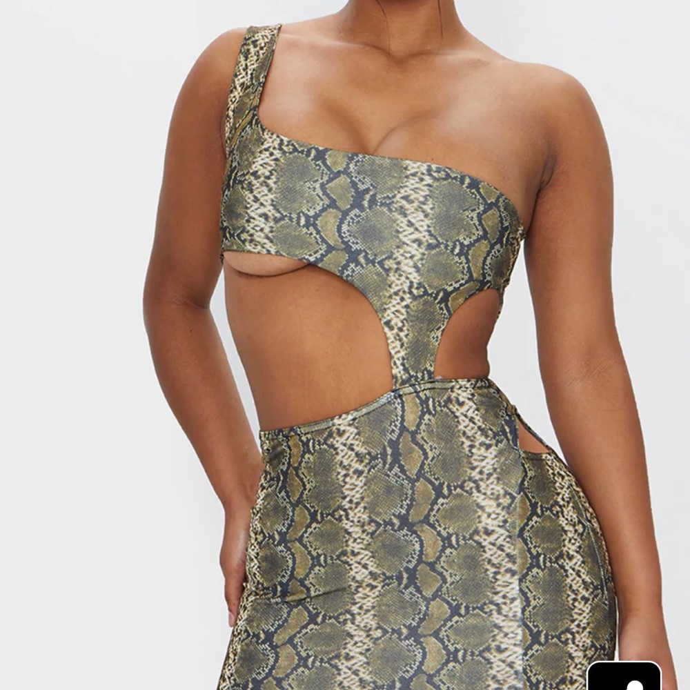 Pretty Little Thing dress